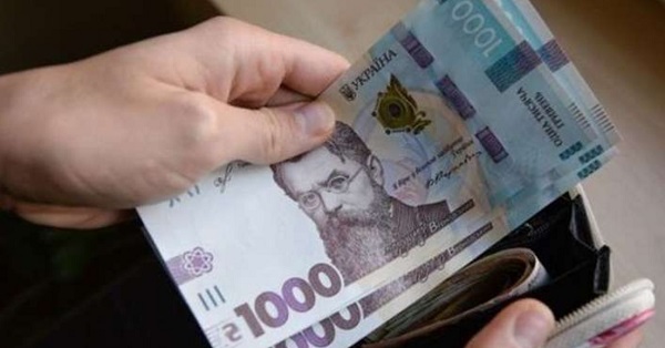 Українцям почали виплату 2500 грн від Червоного Хреста