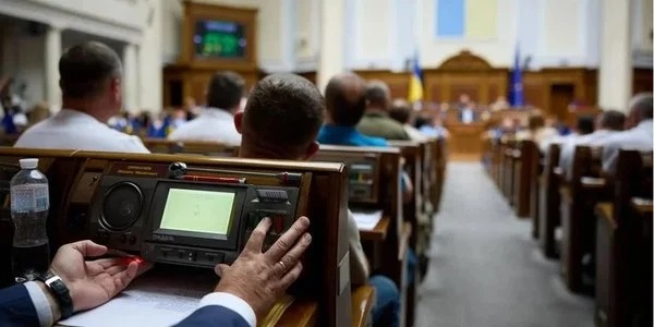 Рада прийняла закон про позбавлення спецпенсій осіб, засуджених за злочини проти основ нацбезпеки
