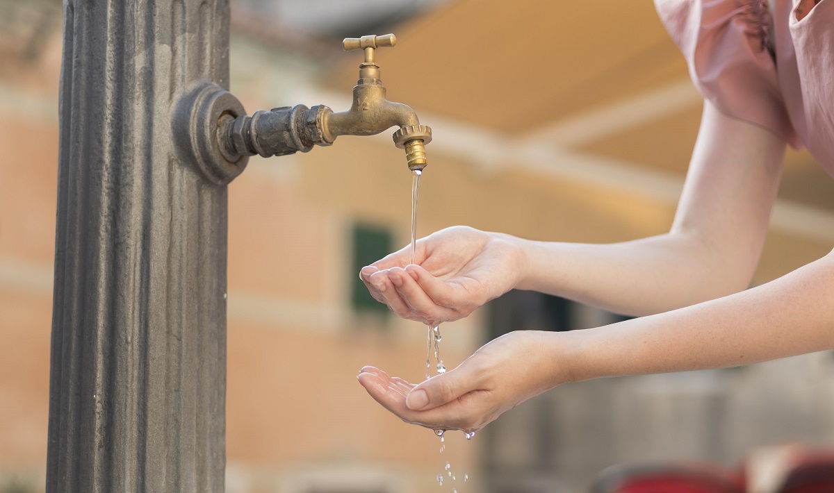 Підприємець з власної свердловини здійснює забір води: чи сплачувати рентну плату