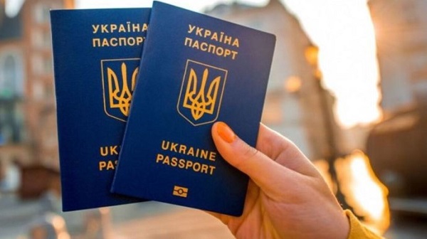 Відсьогодні чоловіки з 18 до 60 років отримуватимуть паспорти лише в Україні