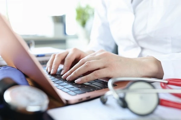 Електронний лікарняний листок: це потрібно знати працівнику і роботодавцю Із 01.09.2021 електронні лікарняні обов’язкові для всіх закладів охорони здоров’я: МОЗ затвердило наказ