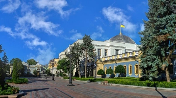 Змінять правила видачі дозволів на розміщення зовнішньої реклами верховна рада