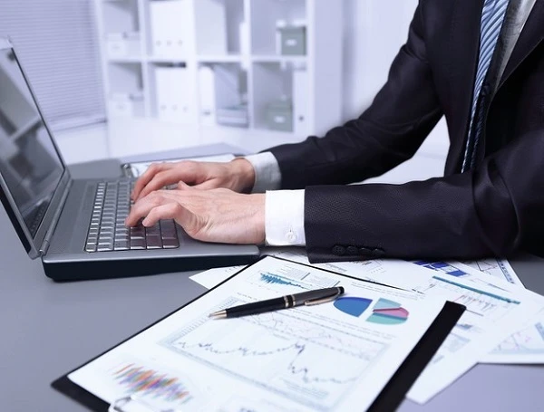 ВРУ ухвалила у першому читанні законопроєкт, за яким Іноземні ІТ-спеціалісти зможуть віддалено вести бізнес в Україні Електронне резидентство