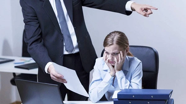 Чи оплачувати період відсторонення через відмову від COVID-вакцинації Чи оплачувати період відсторонення через відмову від COVID-вакцинації