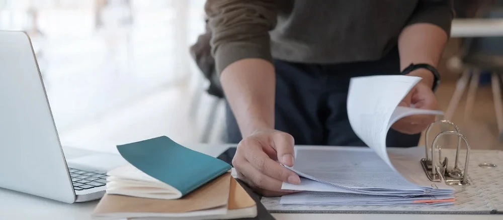 Кабмін дозволив бронювати всіх медичних працівників