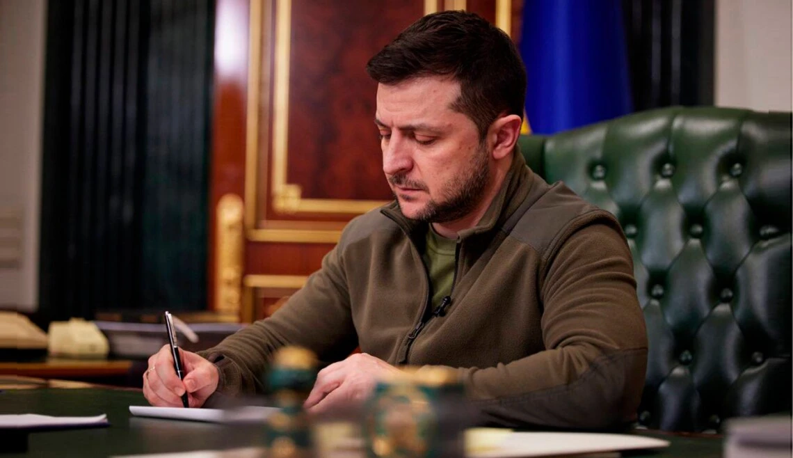 Президент підписав три закони: що зміниться в оподаткуванні та соцвиплатах